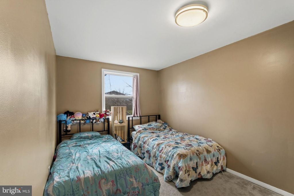 Image 24 of property listing at 526 DAISY DR, Taneytown, MD 21787