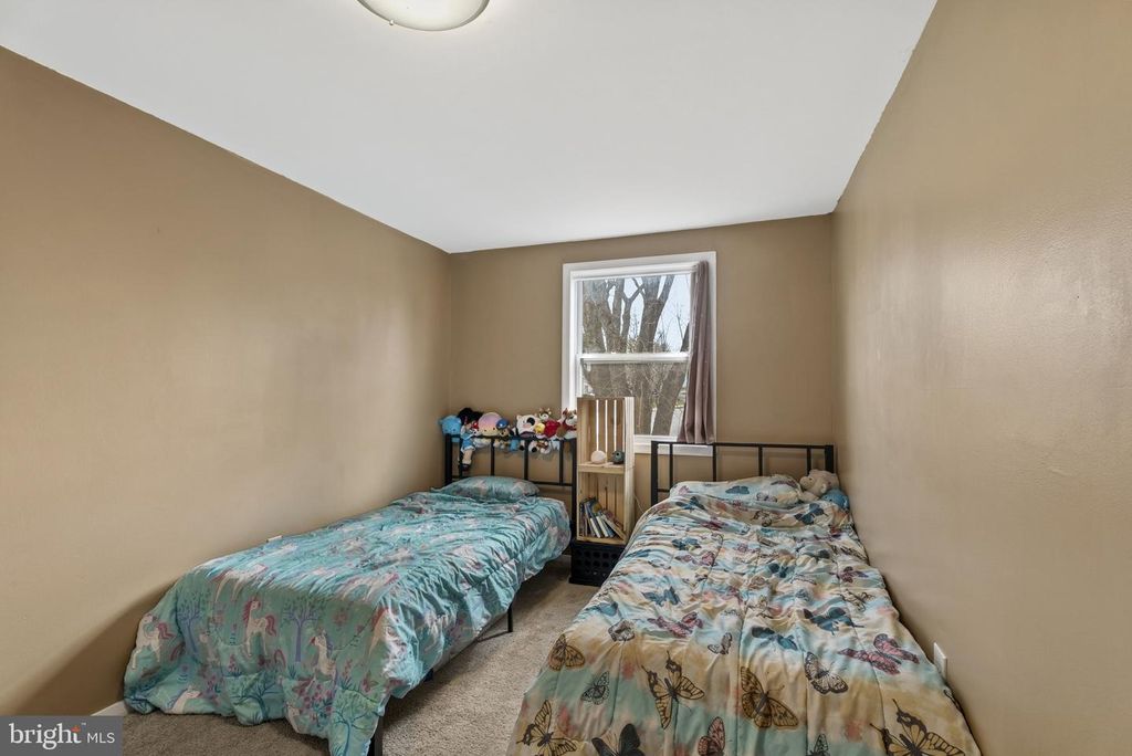 Image 25 of property listing at 526 DAISY DR, Taneytown, MD 21787