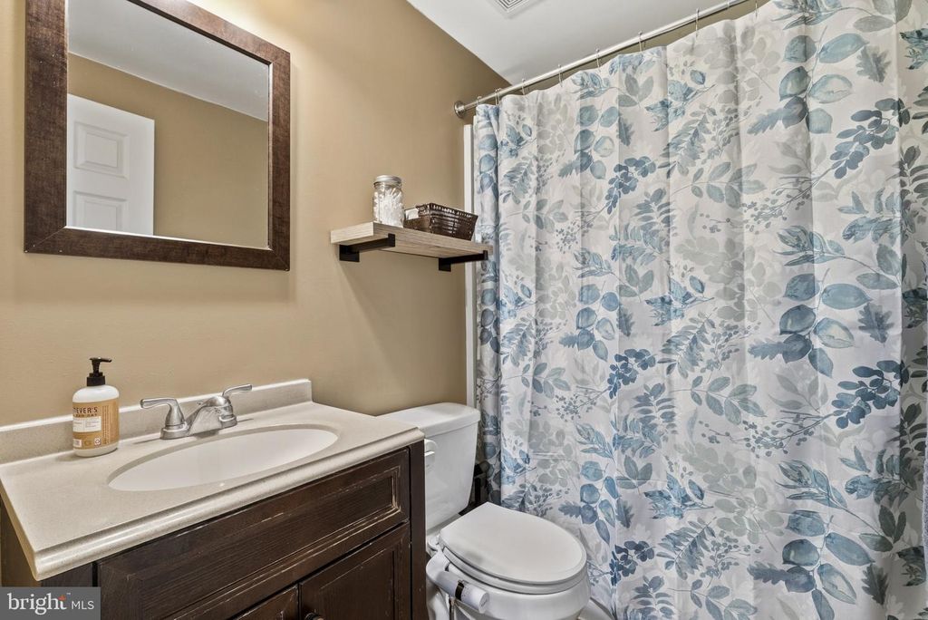 Image 29 of property listing at 526 DAISY DR, Taneytown, MD 21787