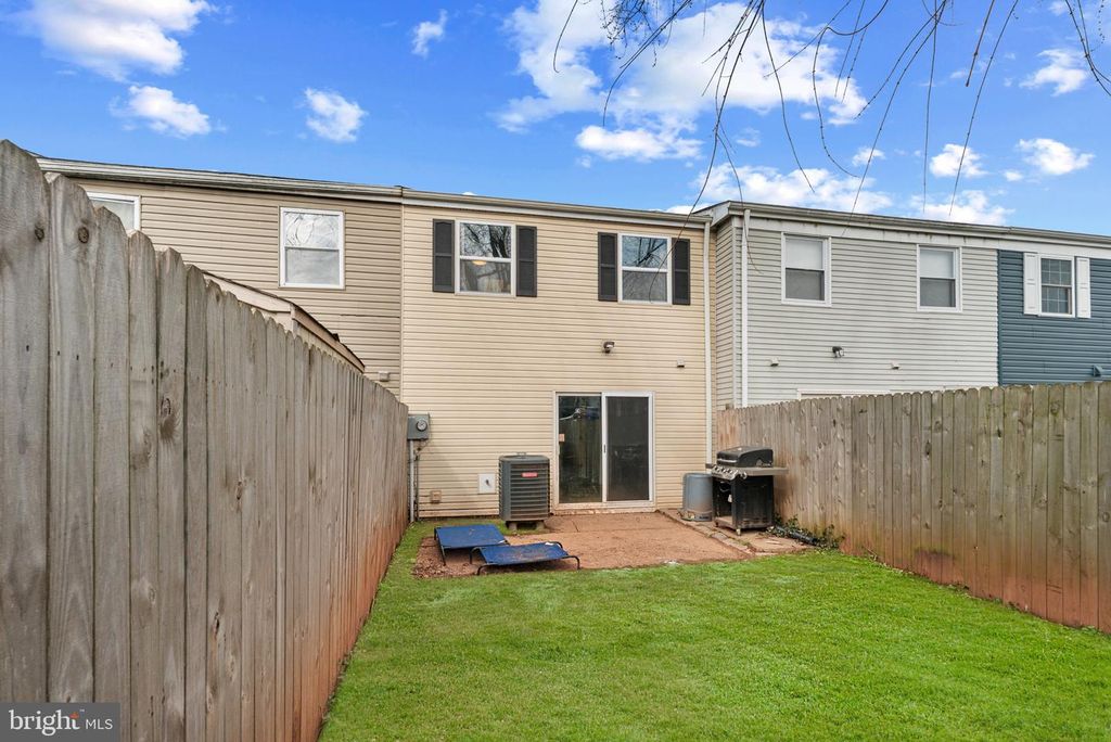 Image 30 of property listing at 526 DAISY DR, Taneytown, MD 21787