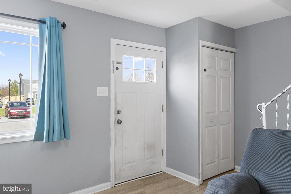 Image 5 of property listing at 526 DAISY DR, Taneytown, MD 21787