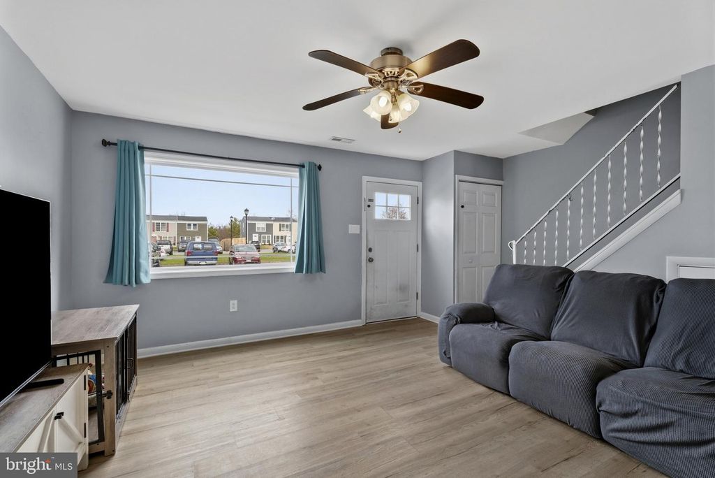 Image 6 of property listing at 526 DAISY DR, Taneytown, MD 21787