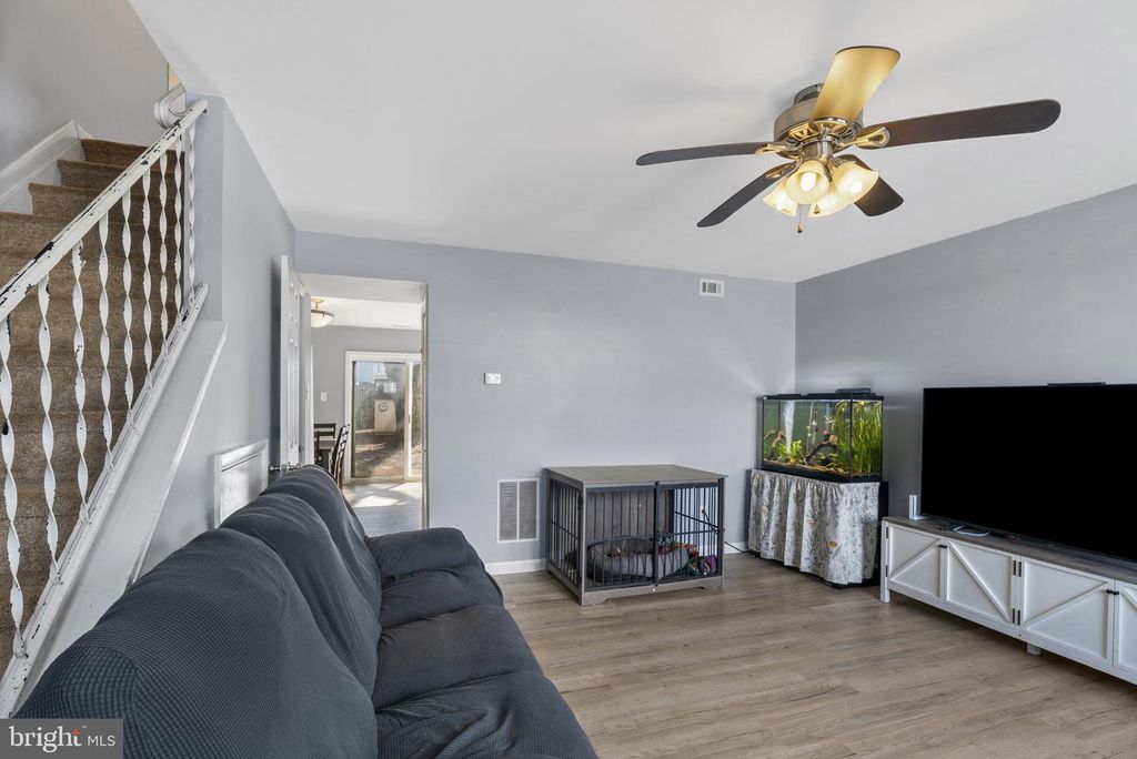 Image 8 of property listing at 526 DAISY DR, Taneytown, MD 21787