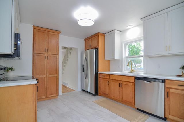 423 W 7TH STREET, Kaukauna, WI 54130