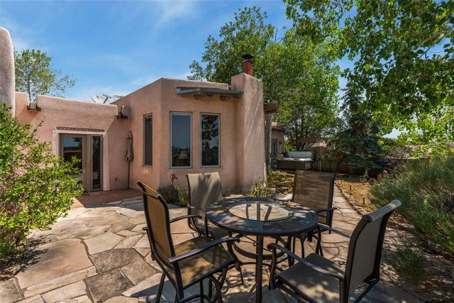 88 Monte Alto Road, Santa Fe, NM 87508