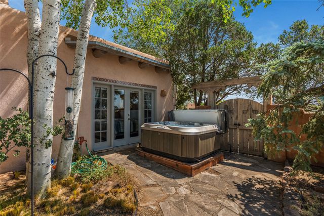 88 Monte Alto Road, Santa Fe, NM 87508