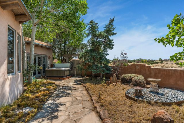 88 Monte Alto Road, Santa Fe, NM 87508