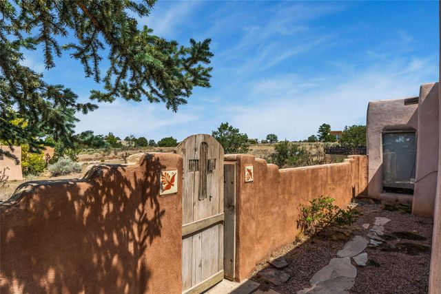 88 Monte Alto Road, Santa Fe, NM 87508
