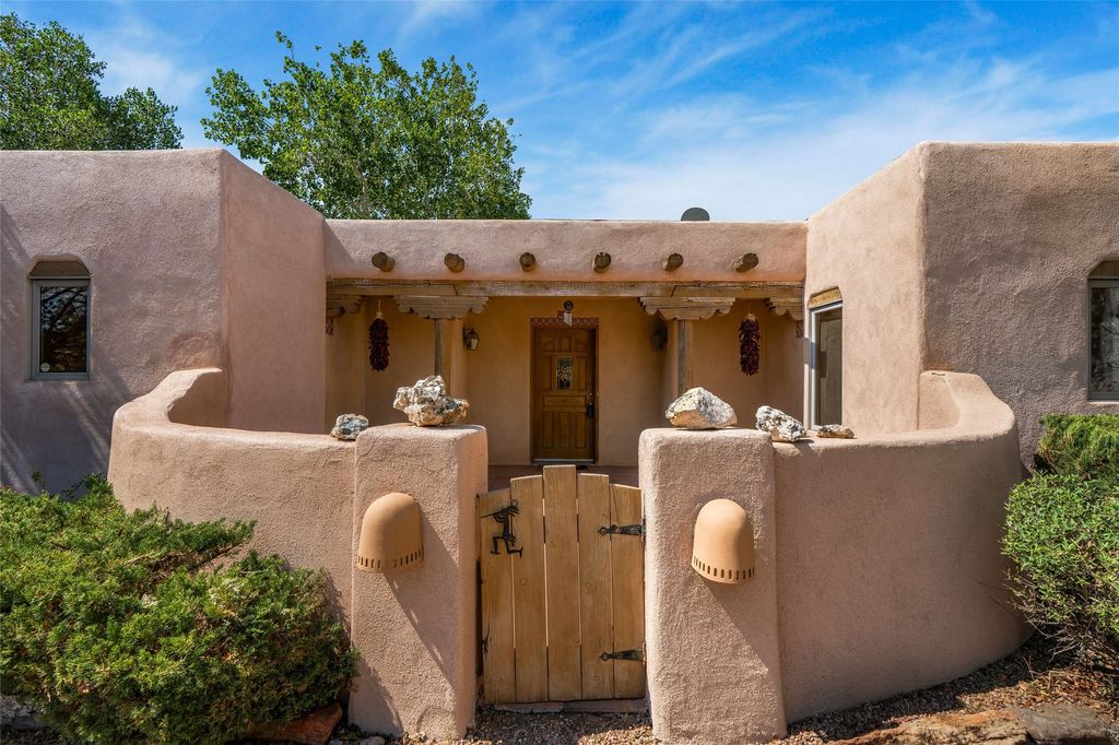 88 Monte Alto Road, Santa Fe, NM 87508