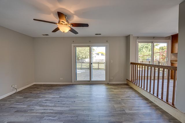 965 Chelsea Lane, Aurora, IL 60504