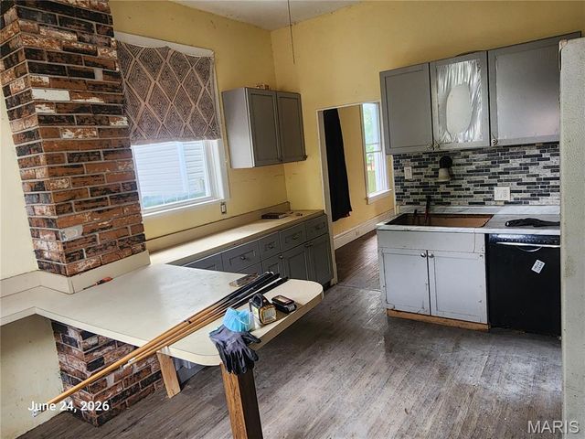 6434 Virginia Avenue, St Louis, MO 63111