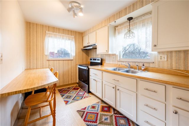 6515 Ventura Dr, South Park, PA 15236