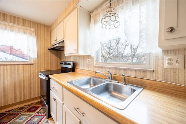 6515 Ventura Dr, South Park, PA 15236