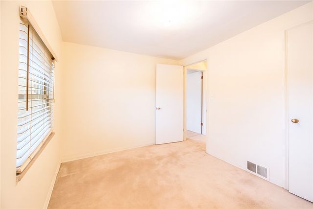 6515 Ventura Dr, South Park, PA 15236