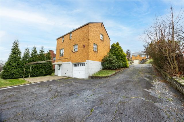 6515 Ventura Dr, South Park, PA 15236