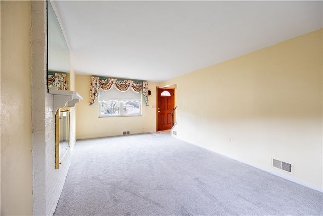 6515 Ventura Dr, South Park, PA 15236