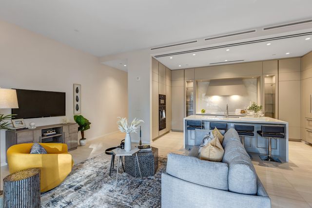 200 SE Mizner Boulevard 106, Boca Raton, FL 33432