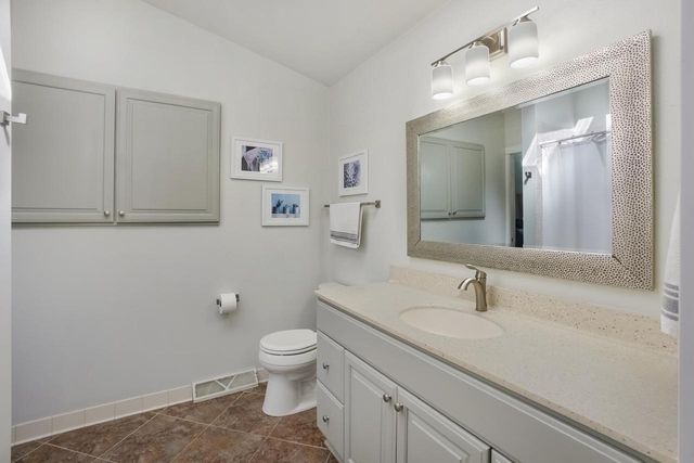 11203 W Drake LANE, Franklin, WI 53132