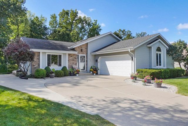 11203 W Drake LANE, Franklin, WI 53132