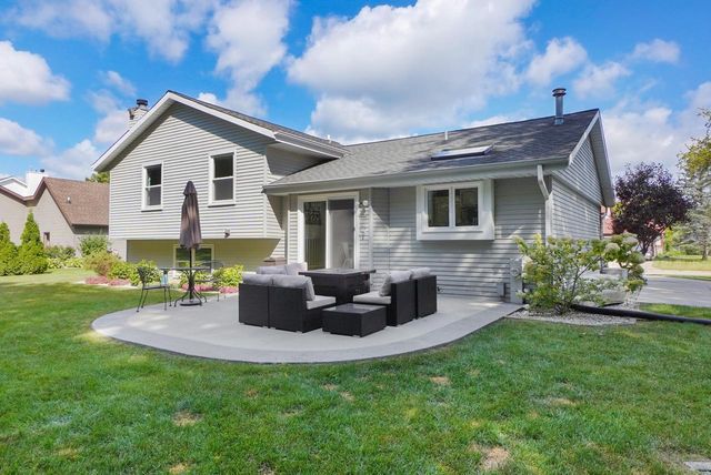 11203 W Drake LANE, Franklin, WI 53132