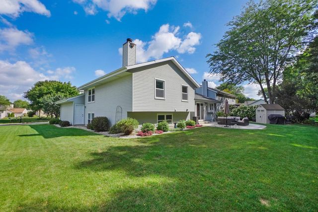11203 W Drake LANE, Franklin, WI 53132