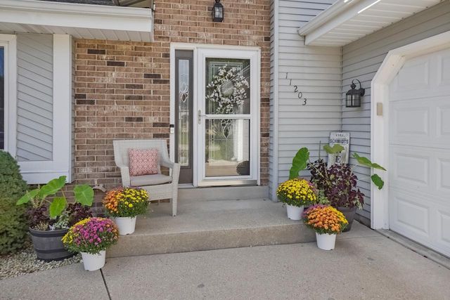 11203 W Drake LANE, Franklin, WI 53132