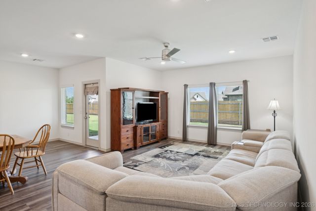 7222 E 154th Street S, Bixby, OK 74008