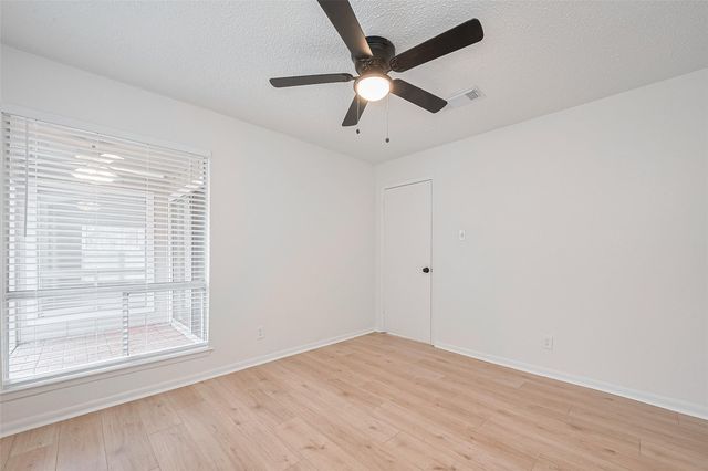 11918 N Fairhollow Lane, Houston, TX 77043