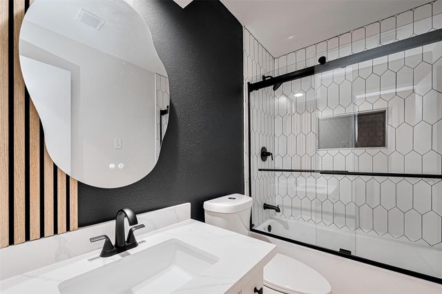 11918 N Fairhollow Lane, Houston, TX 77043