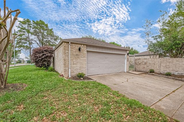 11918 N Fairhollow Lane, Houston, TX 77043