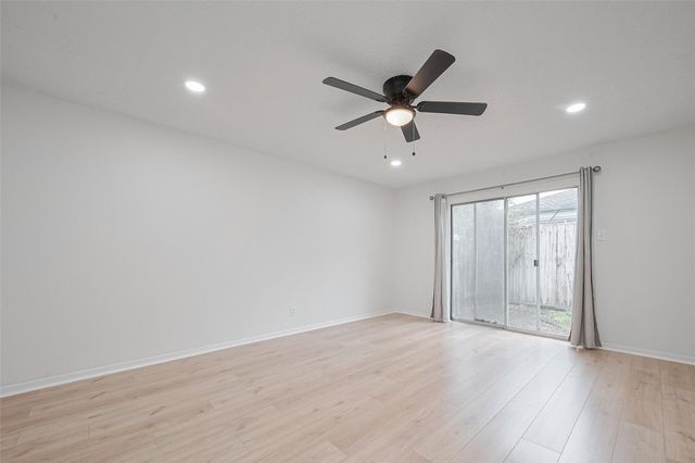 11918 N Fairhollow Lane, Houston, TX 77043