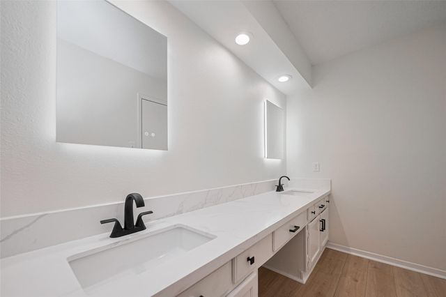 11918 N Fairhollow Lane, Houston, TX 77043