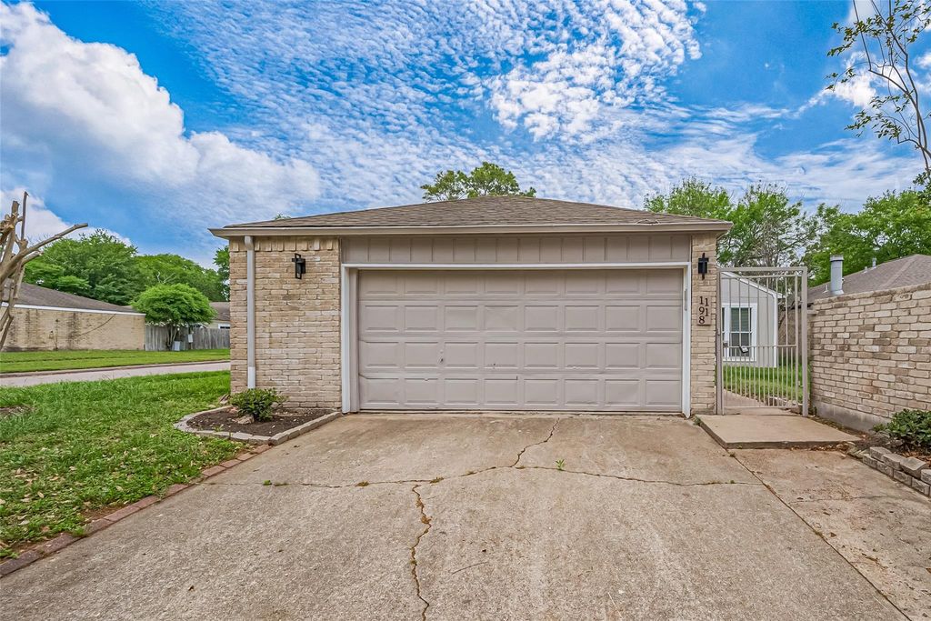 11918 N Fairhollow Lane, Houston, TX 77043