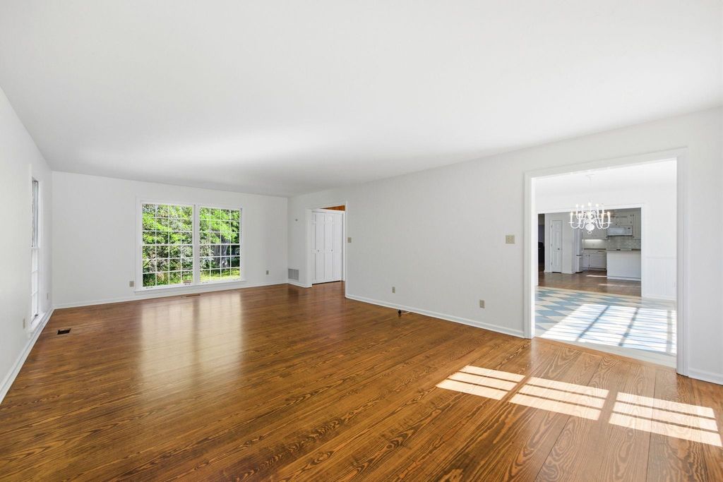 Image 16 of property listing at 3415 WOODLEY Road, Tallahassee, FL 32312