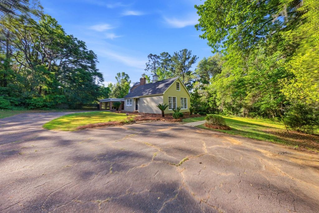 Image 2 of property listing at 3415 WOODLEY Road, Tallahassee, FL 32312