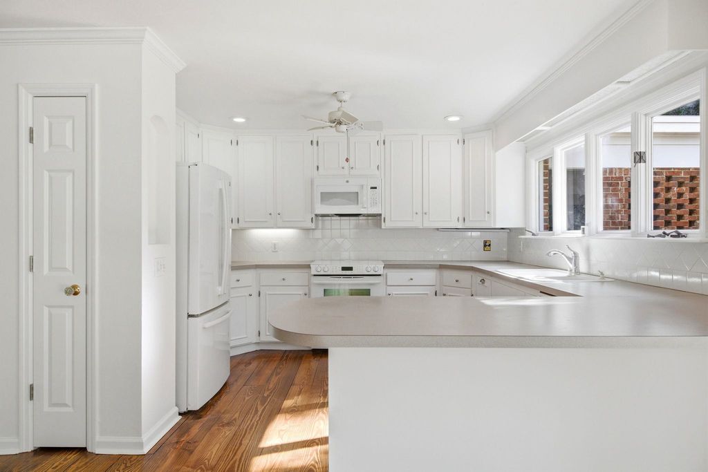 Image 20 of property listing at 3415 WOODLEY Road, Tallahassee, FL 32312