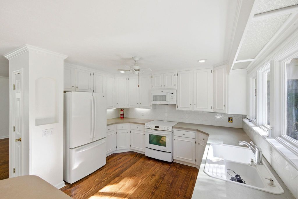 Image 21 of property listing at 3415 WOODLEY Road, Tallahassee, FL 32312