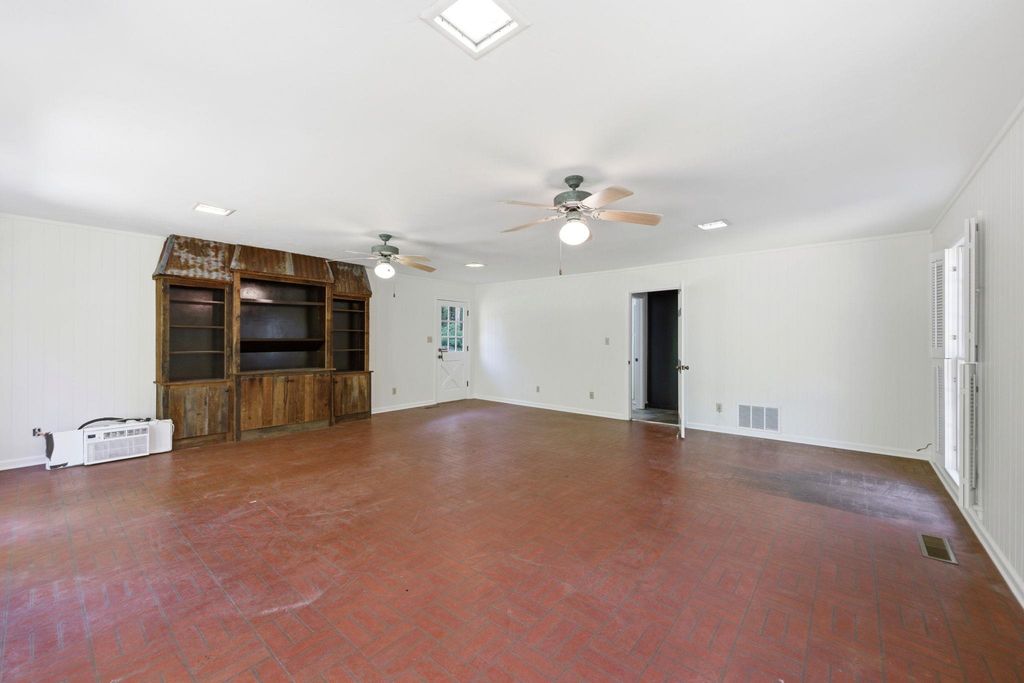 Image 29 of property listing at 3415 WOODLEY Road, Tallahassee, FL 32312