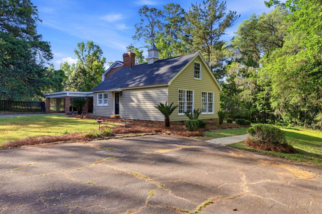 Image 3 of property listing at 3415 WOODLEY Road, Tallahassee, FL 32312