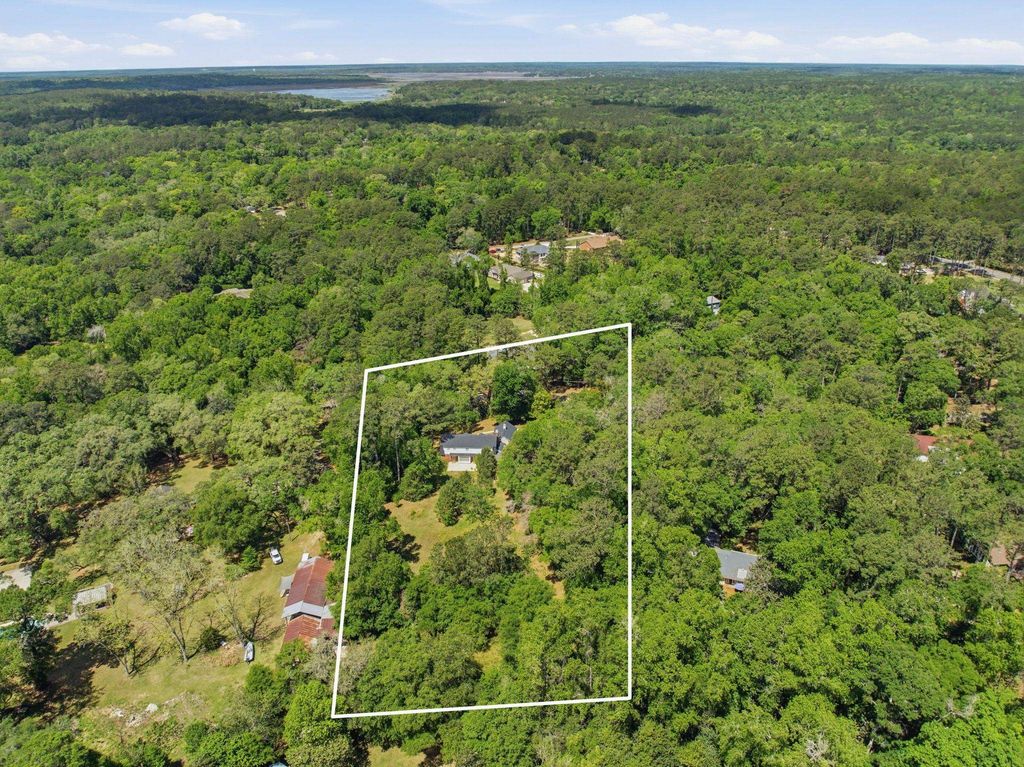 Image 7 of property listing at 3415 WOODLEY Road, Tallahassee, FL 32312