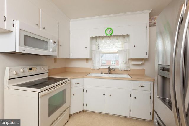 30 COOPER AVE, Marlton, NJ 08053