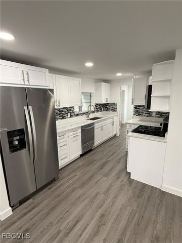 14703 Tea Party LN, North Fort Myers, FL 33917