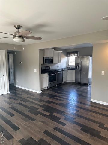 204 Hillsdale Drive, Ballwin, MO 63011