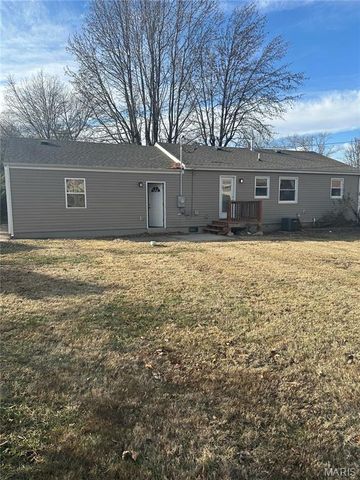 204 Hillsdale Drive, Ballwin, MO 63011