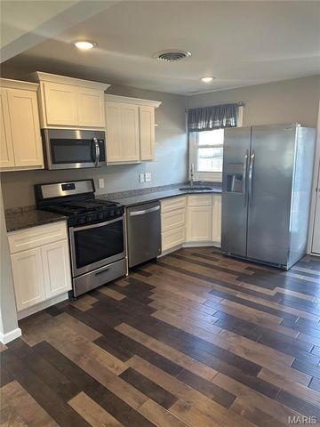 204 Hillsdale Drive, Ballwin, MO 63011