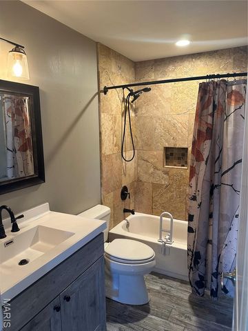 204 Hillsdale Drive, Ballwin, MO 63011