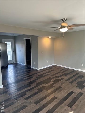 204 Hillsdale Drive, Ballwin, MO 63011