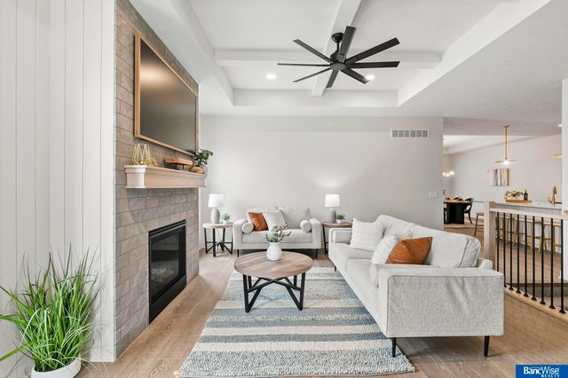 9118 Hillcrest Trail, Lincoln, NE 68520