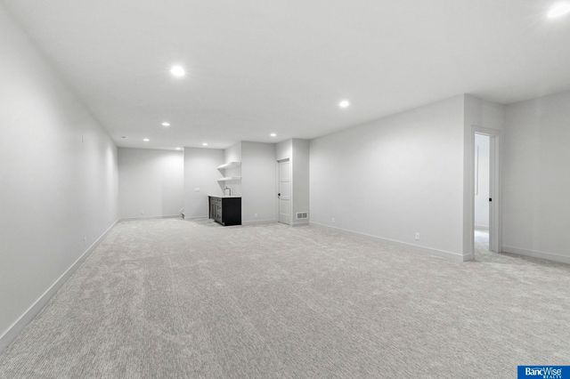 9118 Hillcrest Trail, Lincoln, NE 68520