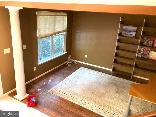 12041 OVERBRIDGE LN, Fairfax, VA 22030